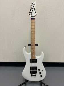 KRAMER PACER VINTAGE IN PEARL WHITE WITH SEYMOUR DUNCAN HUMBUCKERS!!!